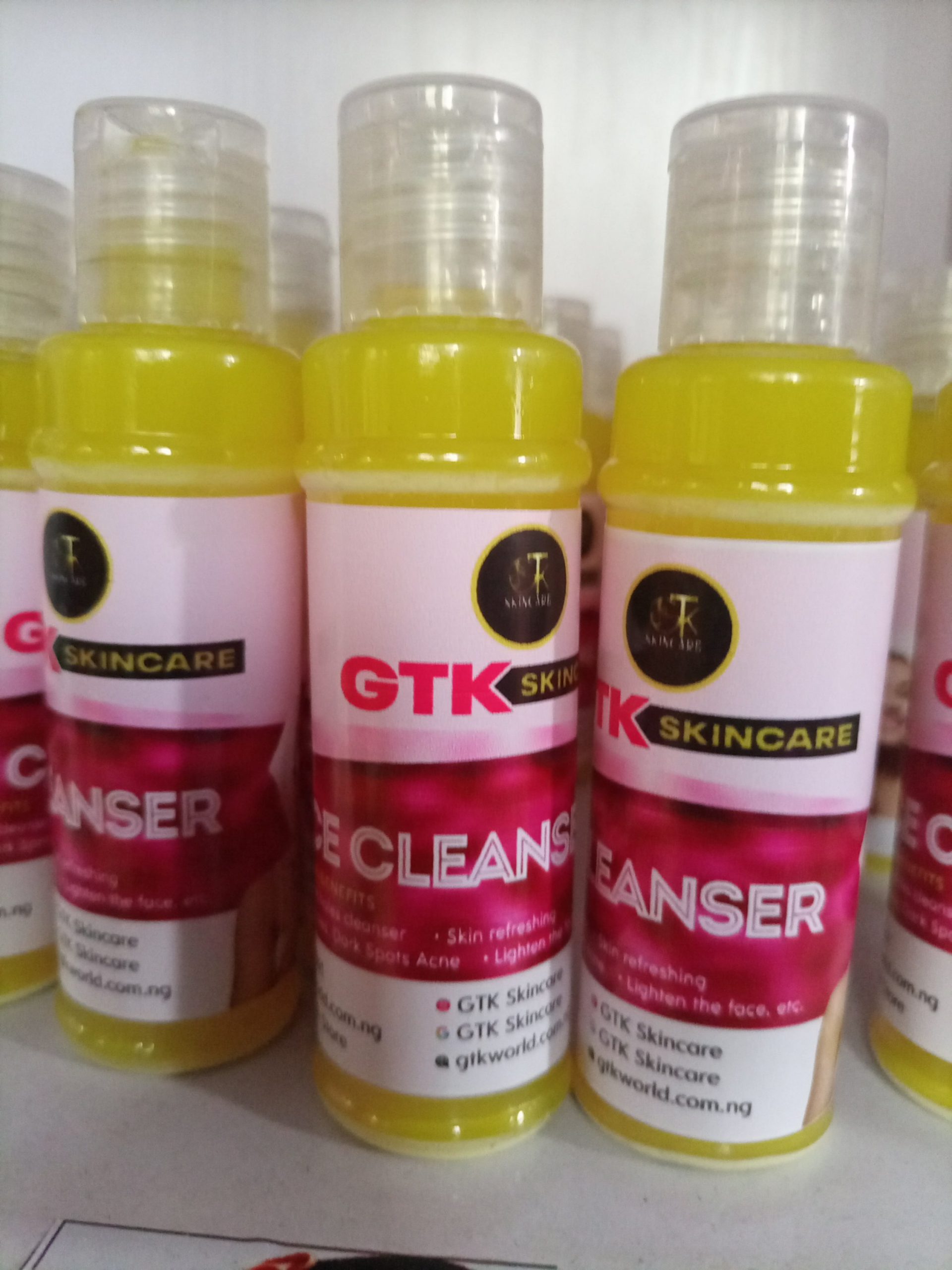 WHITENING CLEANSER - Image 2